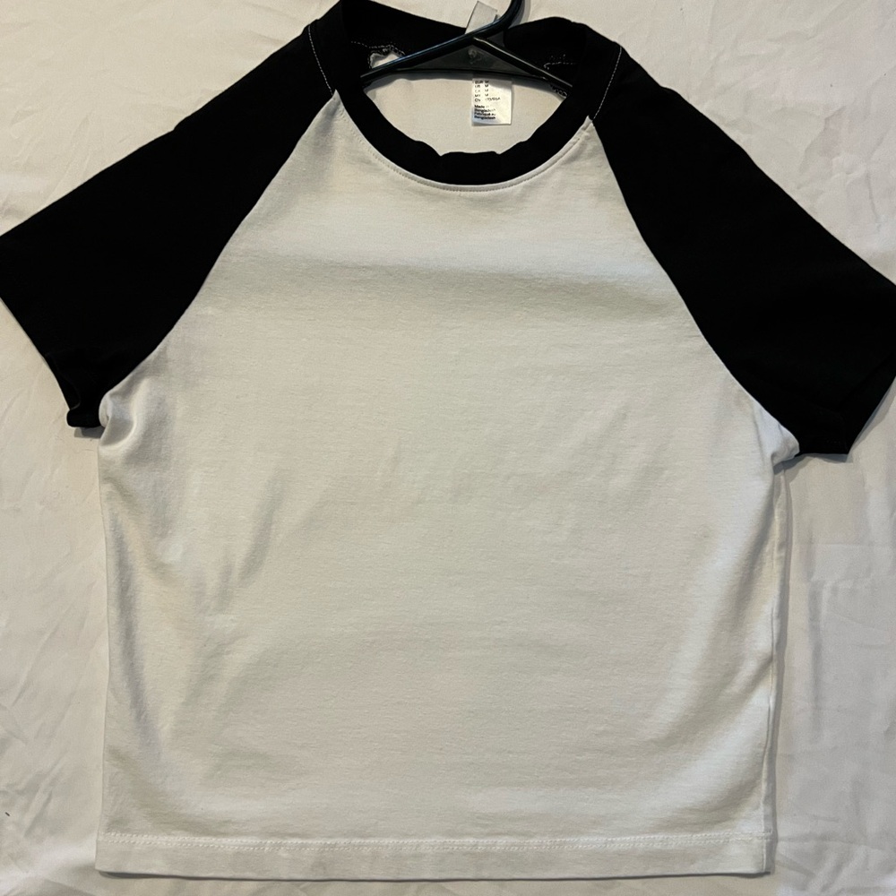 H&M women’s cropped t-shirt